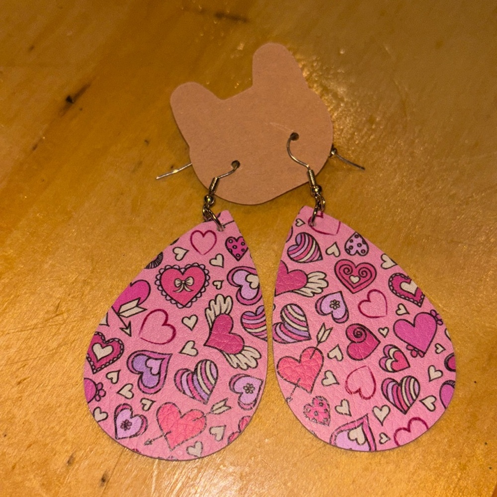 Boutique Valentine’s day dangle drop heart designs pink & white womans earrings